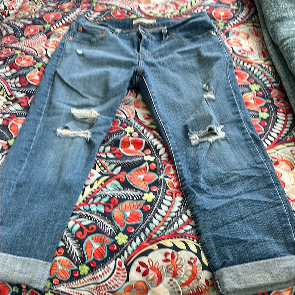 Women's Levi capris